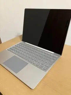 Microsoft Surface Laptop Goのサムネイル