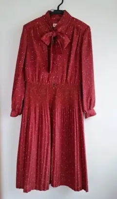 昭和ヴィンテージ！オンワード、リボン付き赤いプリーツワンピース