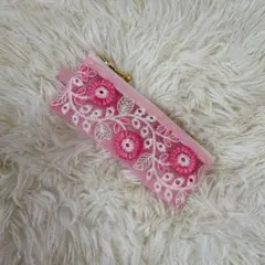 刺繍ポーチ　ピンク