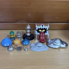 ドラクエ メタリックフィギュア３種＋スマイルスライム クリスタルマスコット ドラクエ メタリックフィギュア3種＋スマイルスライム クリスタル