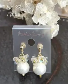 No.37 金具変更無料　コットンパールとお花ビーズのピアス　イヤリング　清楚
