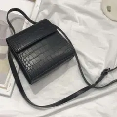 クロコ スクエアバッグ 黒 black ナチュラル くすみ パイソン 柄