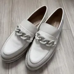 MODE ET JACOMO チェーン ローファー ホワイトのサムネイル