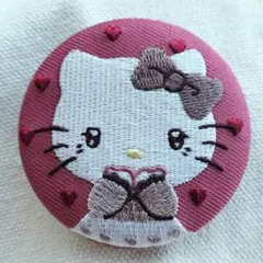 【難あり裏面サビ有】 刺繍缶バッジ うるうるハート ハローキティ