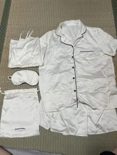 GU半袖サテンパジャマ M ポーチ　アイマスク　キャミソール付き