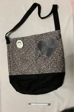 バッチ付き　♡ バッグ
