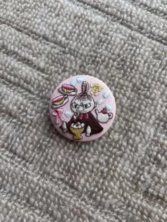 ムーミン　刺繍缶バッチ　リトルミイ