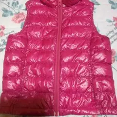 ピンクのダウンベスト