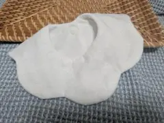 ホワイト花びら型ダブルガーゼレーススタイ手縫いスタイふわふわスタイ【001】