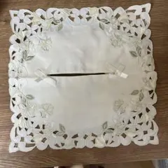 新品未使用　花柄刺繍 ティッシュボックスカバー