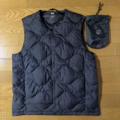 美品UNIQLOユニクロウルトラライトダウンウェーブキルトベストサイズMカラー紺