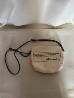niko and ... ロゴ入り キャンバス ショルダーバッグ