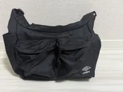 umbro 黒 ショルダーバッグ