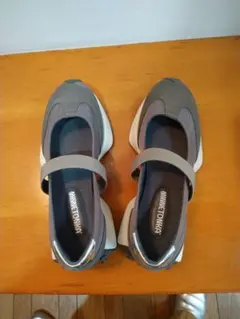 MINNETONKA メリージェーン スニーカー グレーのサムネイル