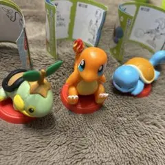 チョコエッグ　ポケモン旅立ちの3匹　ヒトカゲ　ゼニガメ　ナエトル
