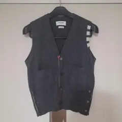 thom browne グレー ノースリーブ ベスト thom browne グレー ノースリーブ ベスト