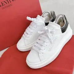 極美品✨ VALENTINO バレンティノ　スニーカー　レザー　ホワイト　36のサムネイル