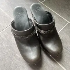 美品 UGG レザー 靴 24-24.5cmのサムネイル