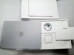 MacBook Air M2 13インチ 512GB ミッドナイト 充電回数4回 - メルカリ