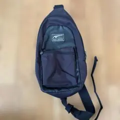 PUMA ブラック ショルダーバッグ
