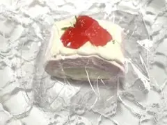kikisquishy とろりバター 桃ロールケーキ