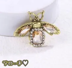★蜂モチーフ ブローチ ゴールド ビジュー 大粒 アンティーク風