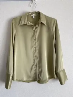 H&M オリーブグリーン サテン長袖シャツ