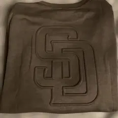 【新品】 MLB パドレス メンズ トレーナー トップス エンボス加工 5L