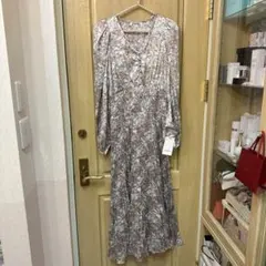 新品・タグ付き♡SNIDEL♡サテン生地が素敵なロングプリーツワンピース