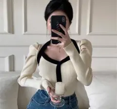 Dazy アイボリーと黒のリブ編み長袖トップスパワショル