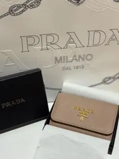 新品新作PRADAキーチェーン キーケース