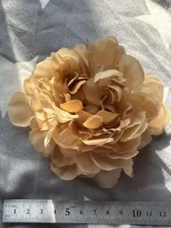 花モチーフ コサージュ　ベージュ　ハンドメイド
