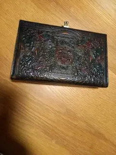 エンボス加工 クラッチバッグ 黒赤