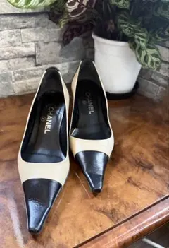 CHANEL シャネル バイカラー パンプス 36（約23cm） ココマークのサムネイル