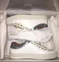 GIVENCHY ジバンシー スニーカーのサムネイル