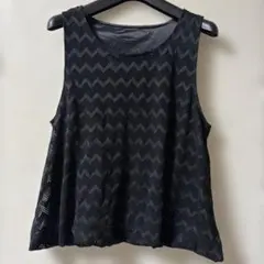 真っ黒のレースに裏地付きタンクトップ