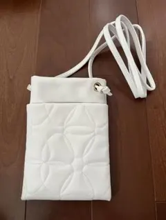 ホワイトキルティングサコッシュのサムネイル
