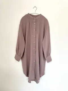 ピンクベージュ ノーカラー　ロングシャツ L