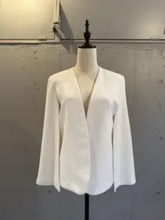 ＺＡＲＡホワイト ノーカラーケープジャケット フレアスリーブ