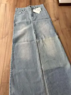 スリット入りライトブルーロングデニム