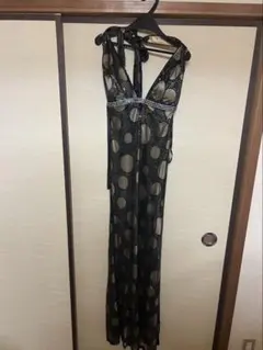 透け感のある黒と金のドットロングドレス