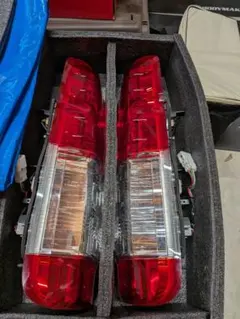 トヨタ 9型ハイエース ダークプライムII 純正テールランプ 新車外し
