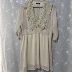 フリル刺繍　ピンクベージュ色チュニック 五分袖