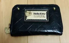 《新品未使用》2013年♡キティロゴ型押しエナメル素材小銭財布　金色モチーフ付のサムネイル