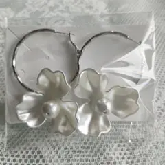 （一点物）✾＊Bigホワイトフラワーのフープピアス✾＊シルバー