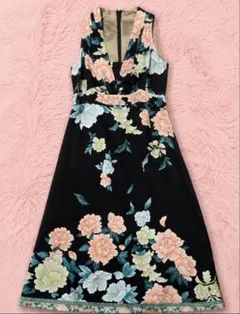 スーナウーナ　Suna Una ワンピース　花柄　ブラック　S 美品のサムネイル