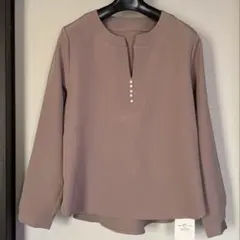 薄い茶色の長袖シャツ