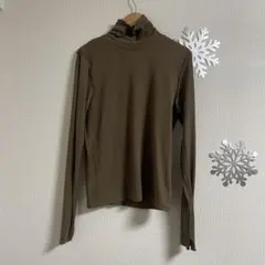 GU リブトップス　茶色　ハイネック