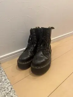 Dr. Martens ブラック厚底ブーツ