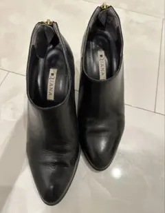 ポインテッドトゥ ブーツ